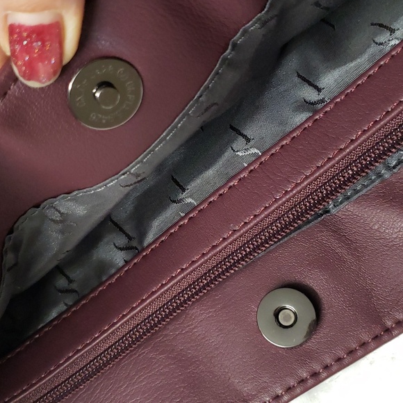 Simply Vera by Vera Wang Large Shoulder Bag Tote Maroon Fades to Black - Picture 14 of 16